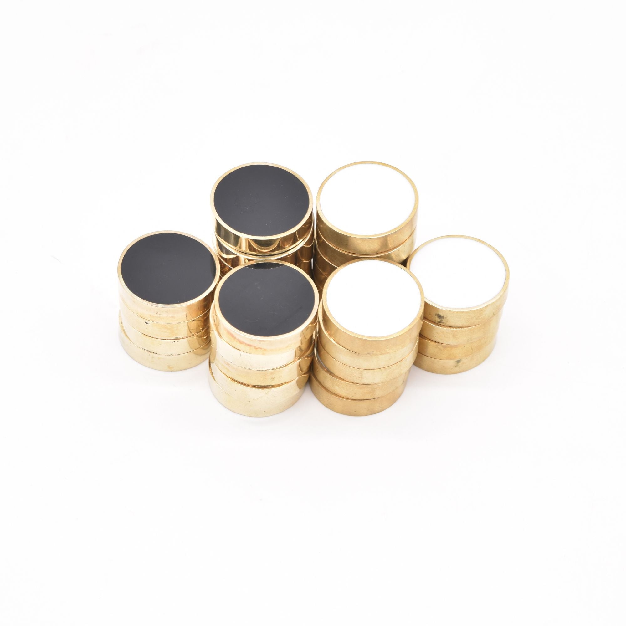CHECKERS-RESIN W/BRASS RING-30MM-BLACK VS WHITE