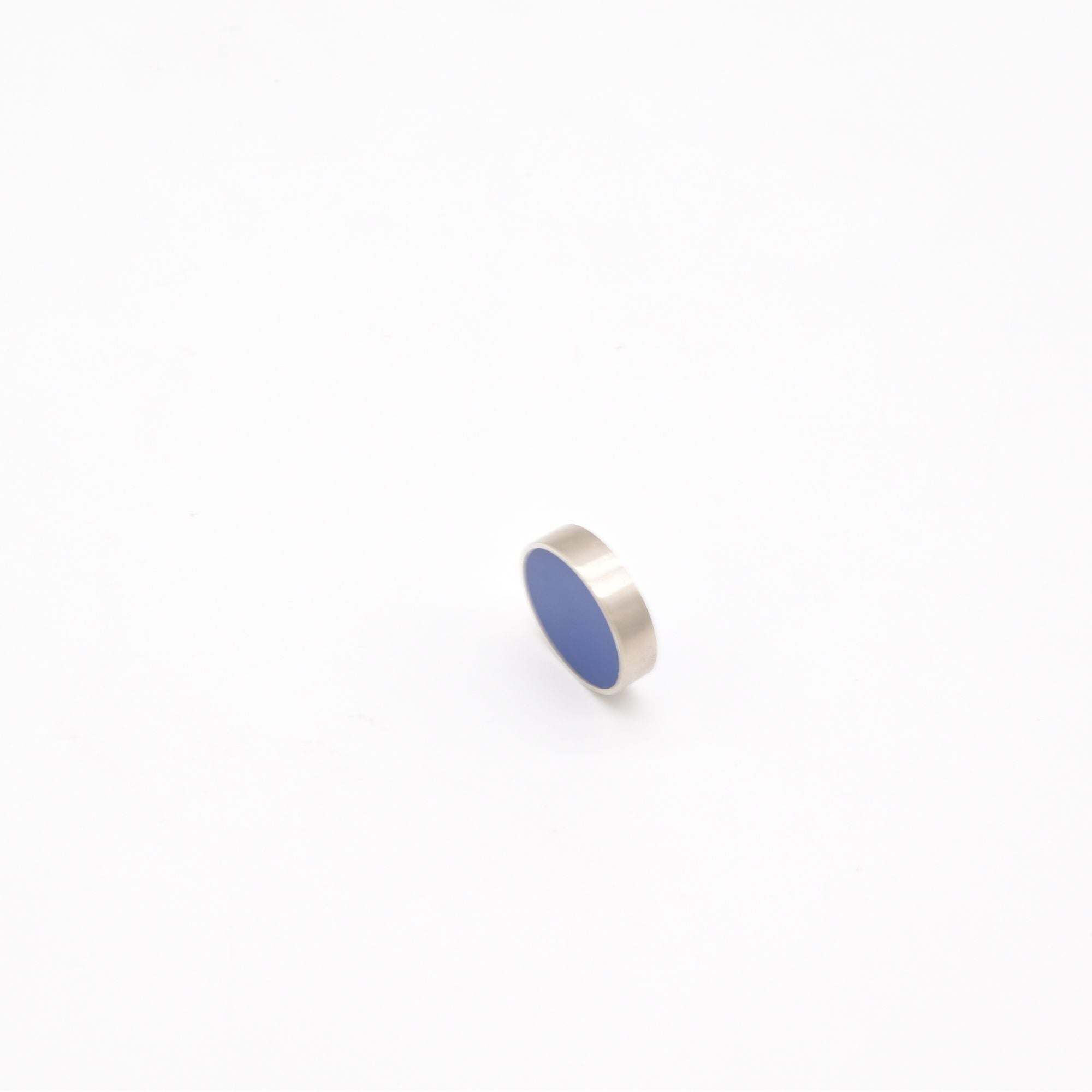 CHECKERS-RESIN W/BRASS RING-30MM-BLUE VS WHITE